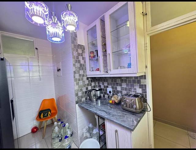 2 BEDROOM APARTMENT FOR SALE IN KENSINGTON